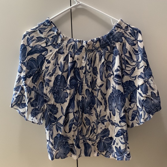 H&M Off the Shoulder Blue and White Floral Top - Picture 2 of 3